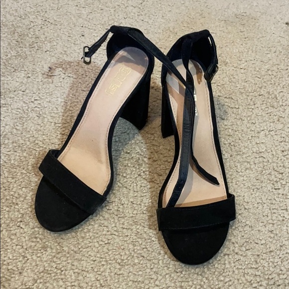 Black heels - Picture 1 of 4